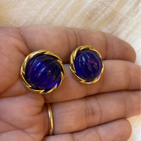 Blue Purple Molded Lucite Plastic Vintage Pierced Earrings - Picture 2 of 8